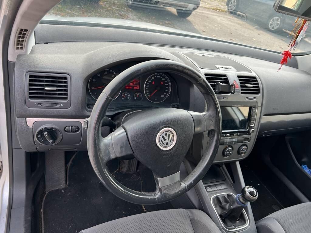 Volkswagen Golf Var. 1.6 Trendline BiFuel G