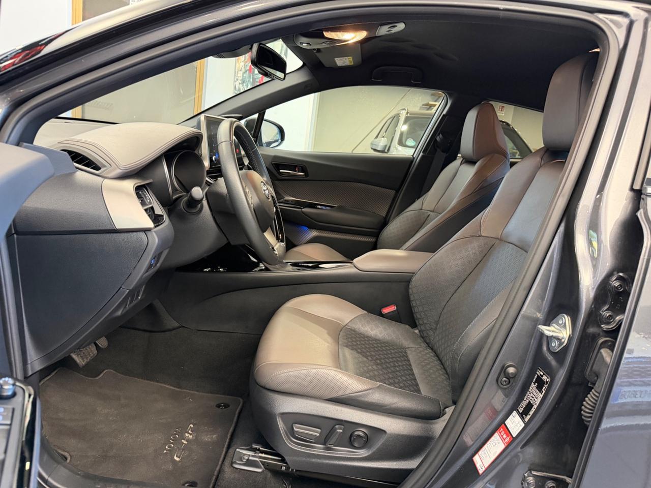 Toyota C-HR 2.0 Hybrid Lounge e - cvt 184cv