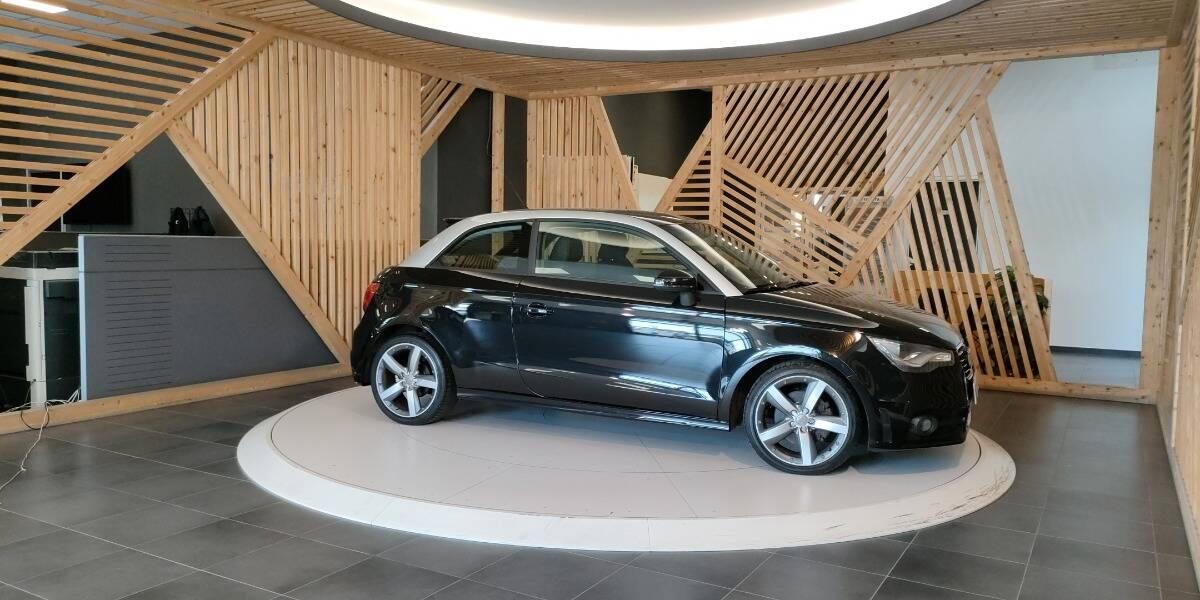 Audi A1 1.6 tdi Attraction 105cv