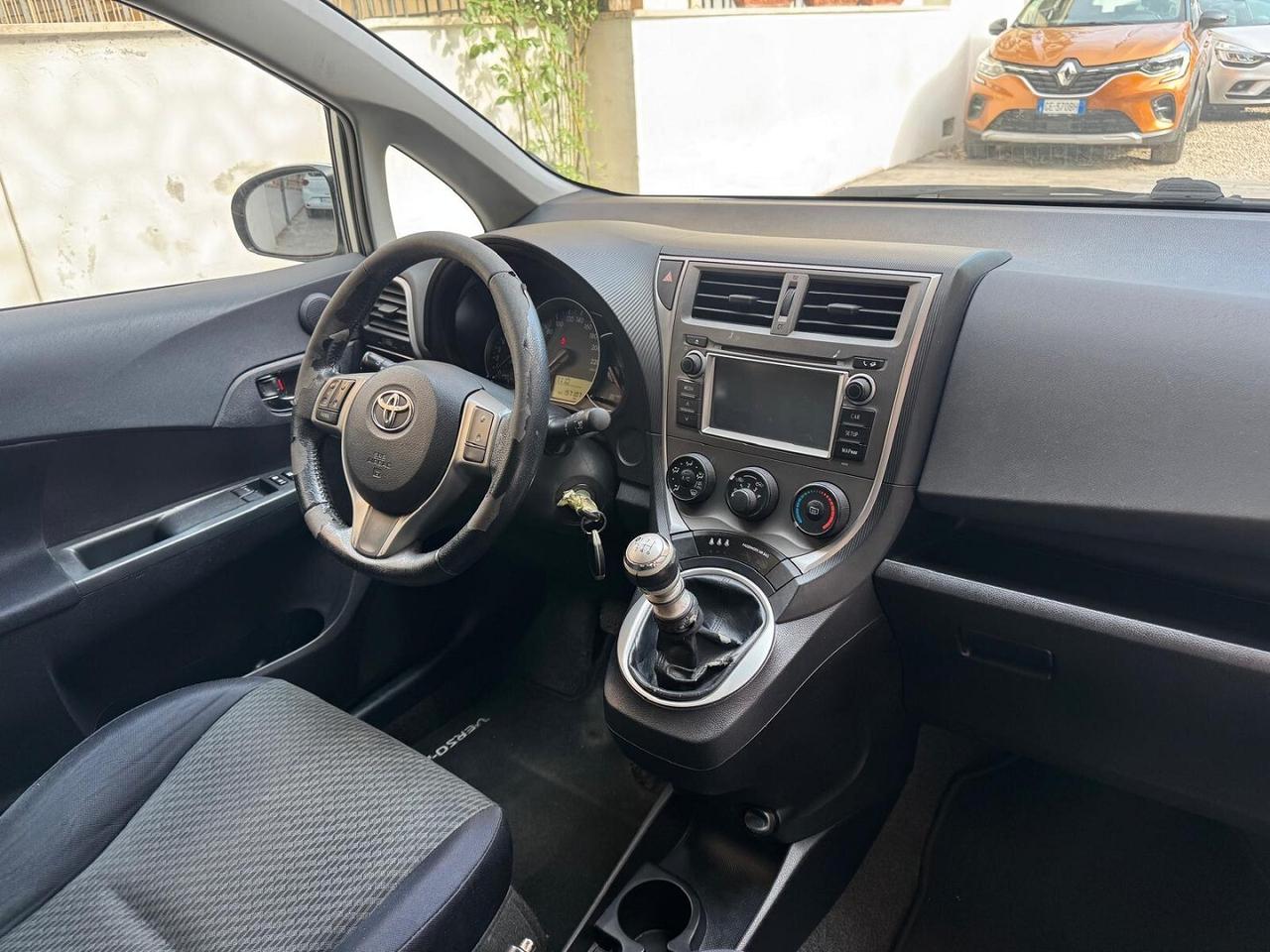 Toyota Verso- S 1.3 lounge Ok Neop