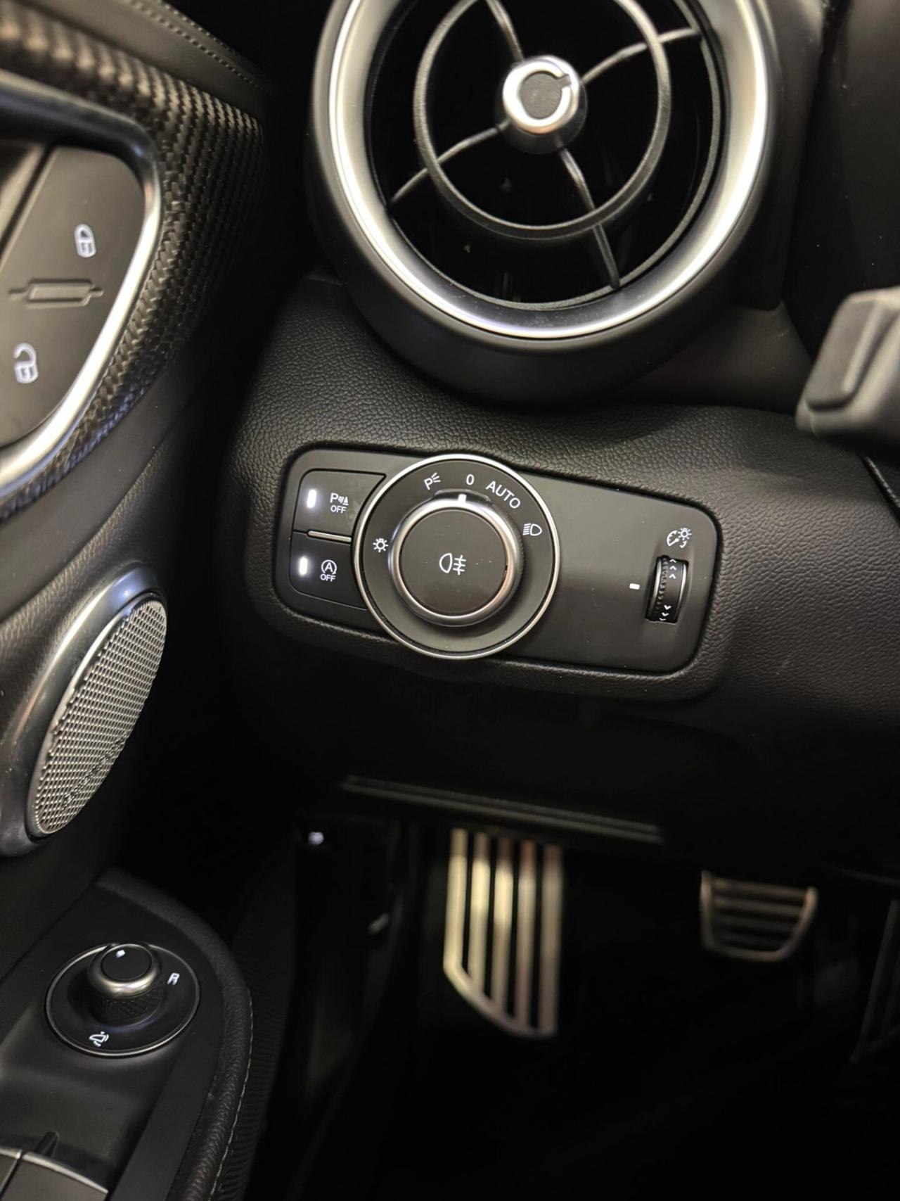 Alfa Romeo Giulia 2.9 V6 Bi-Turbo AT8 Quadrifoglio