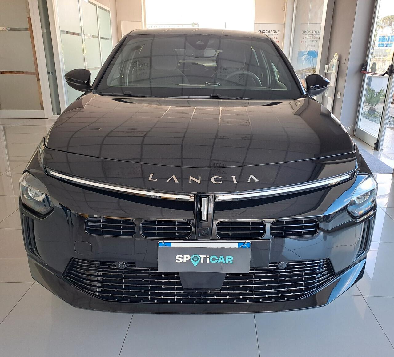 Lancia Ypsilon Hybrid 1.2 Benz Edizione Cassina 2025