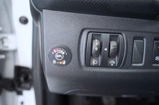 RENAULT Clio TCe 12V 90 CV GPL 5 porte Moschino Life