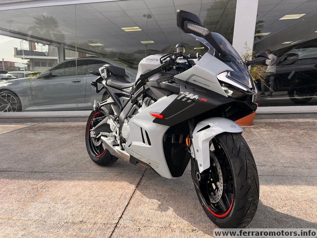 Cf Moto 675 sr-r piccolo mostriciattolo a 75 euro al mese senza anticipo