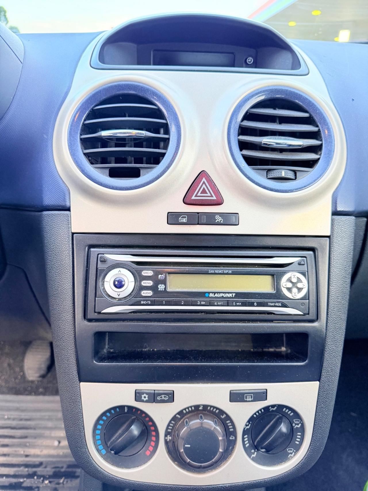 Opel Corsa 1.2 5 porte Cosmo