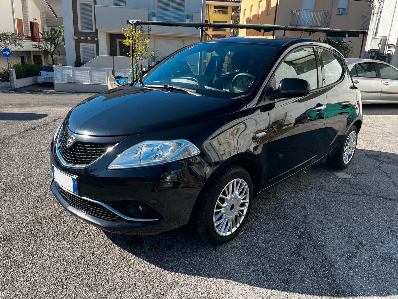 Lancia Ypsilon 1.2 69 CV 5 porte Gold