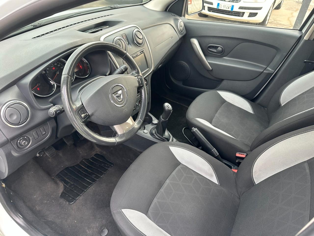 Dacia Sandero STEPWAY*0.9*PRESTIGE*GPL*NAVI*BLUETOOTH*NEOPA*