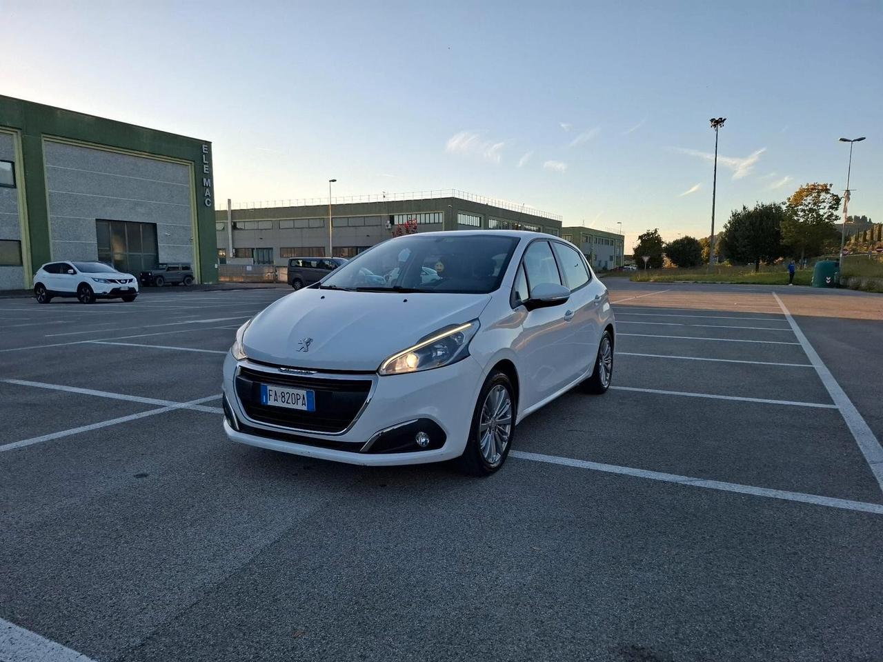 Peugeot 208 PureTech 82 5 porte Allure