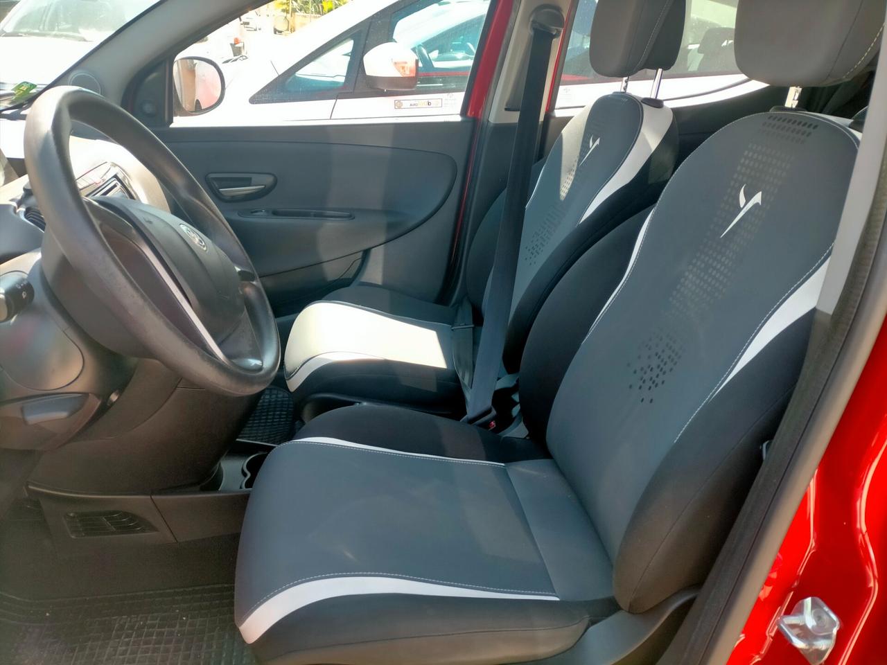 Lancia Ypsilon 1.2 69 CV 5 porte Silver