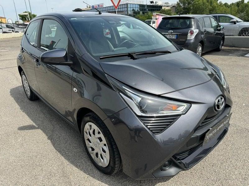 Toyota Aygo Connect 1.0 VVT-i 72 CV 5 porte x-fun