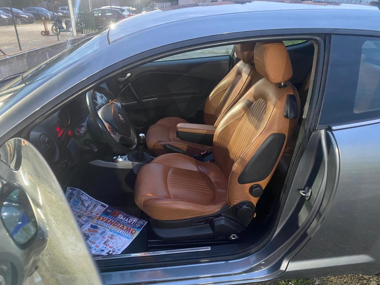 Alfa Romeo MiTo 1.6 JTDm-2 S&S Distinctive Sport Pack