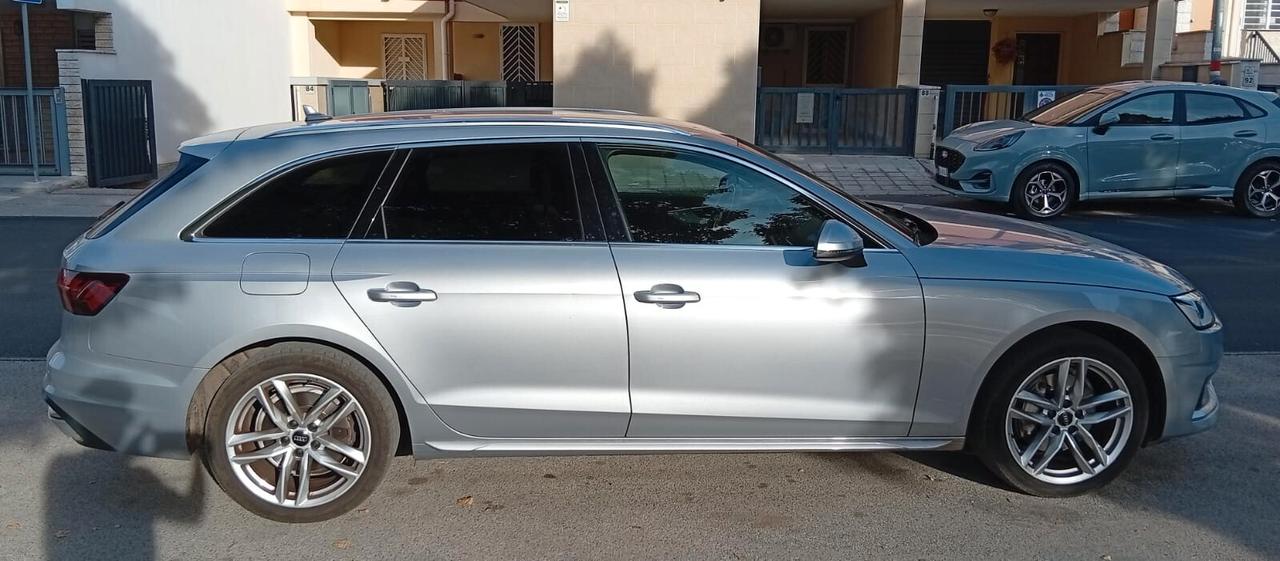 Audi A4 Avant 40 TDI quattro S tronic Business