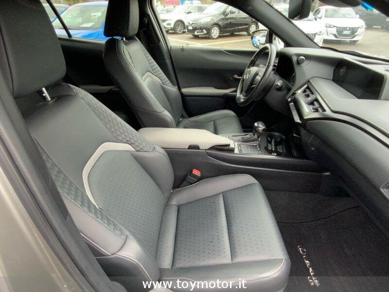 Lexus UX Hybrid Midnight