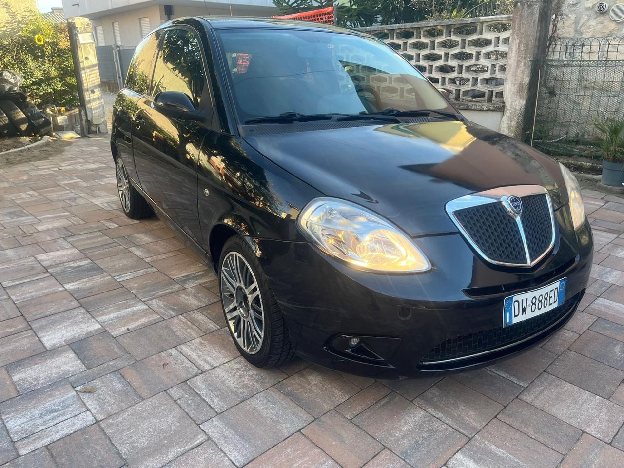 Lancia Ypsilon 1.3 MJT Sport MomoDesign
