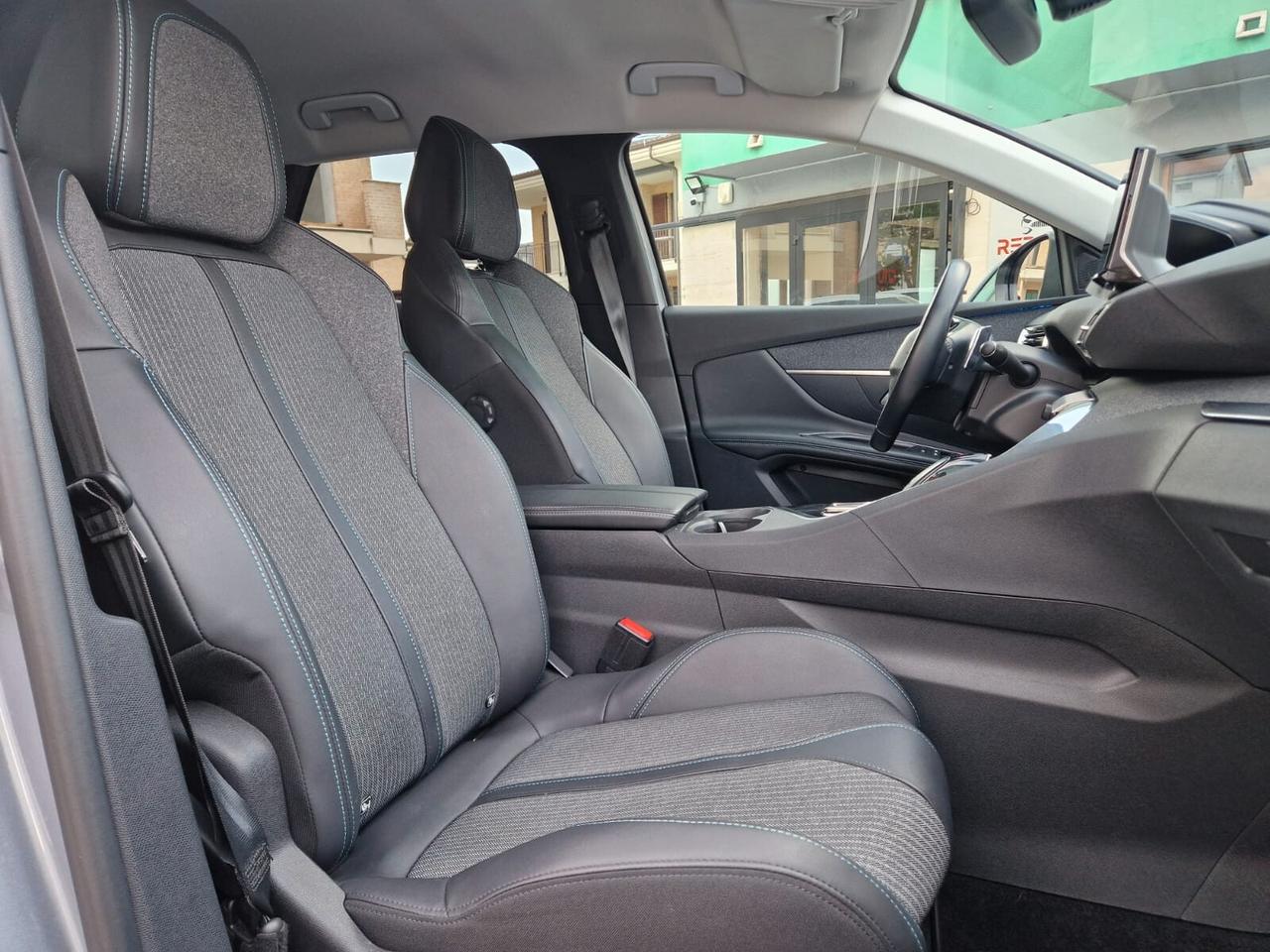 Peugeot 3008 BlueHDi 130 S&S EAT8 Allure
