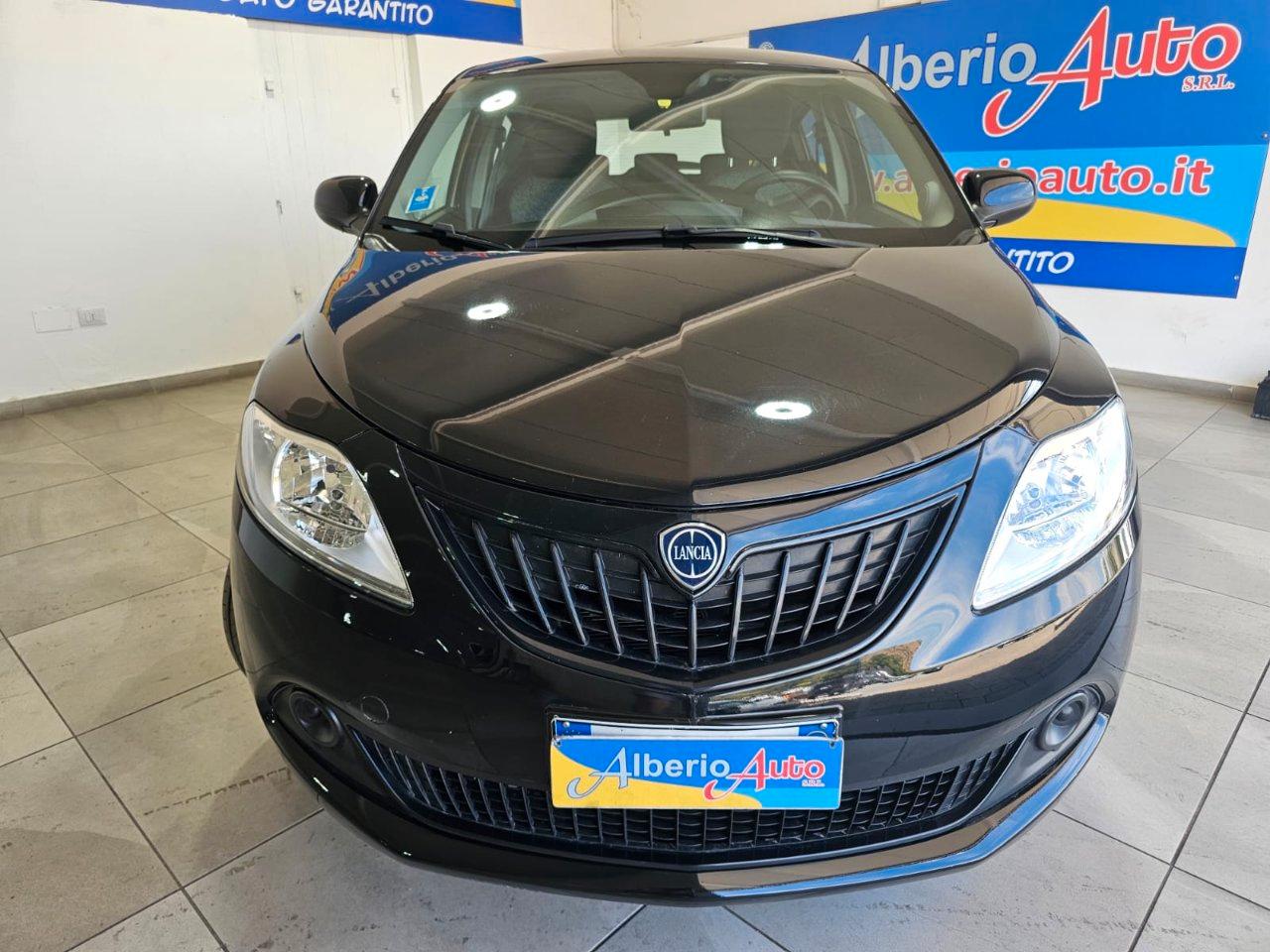 Lancia Ypsilon 1.0 firefly hybrid Silver s&s 70cv 5p.ti