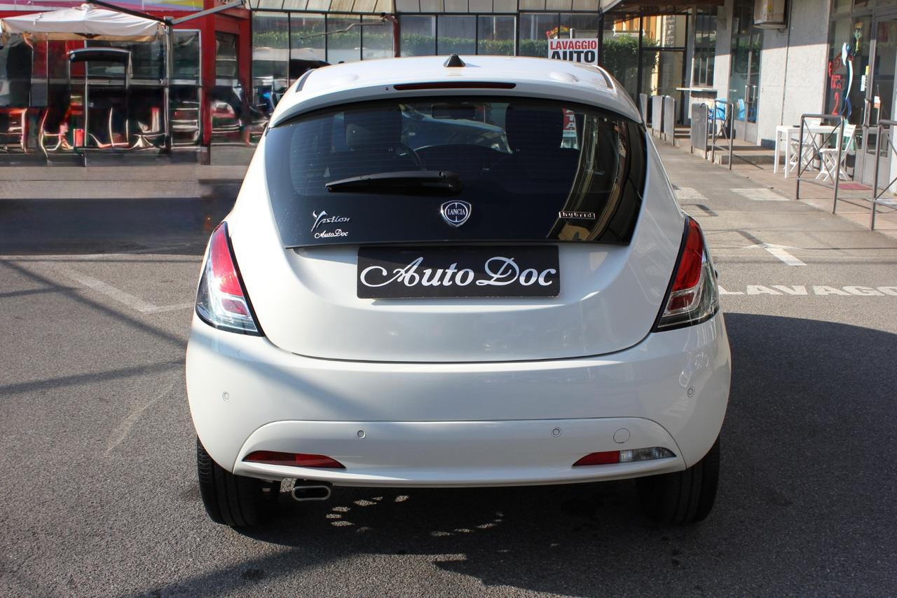 Lancia Ypsilon 1.0 FireFly 5 porte S&S Hybrid Ecochic Gold