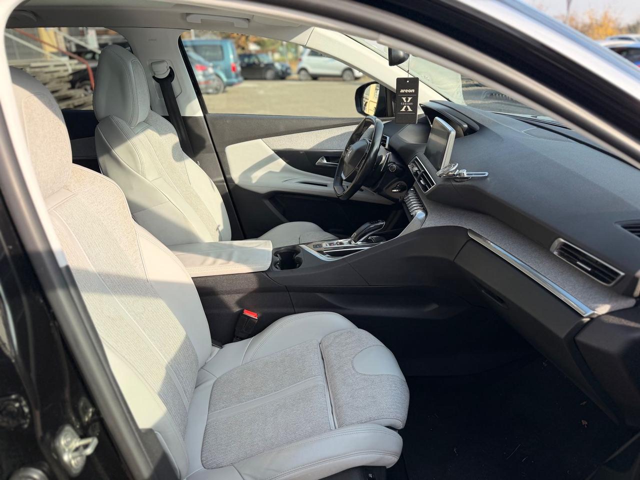 Peugeot 3008 Allure 1.5 Blue HDI 130 #8231