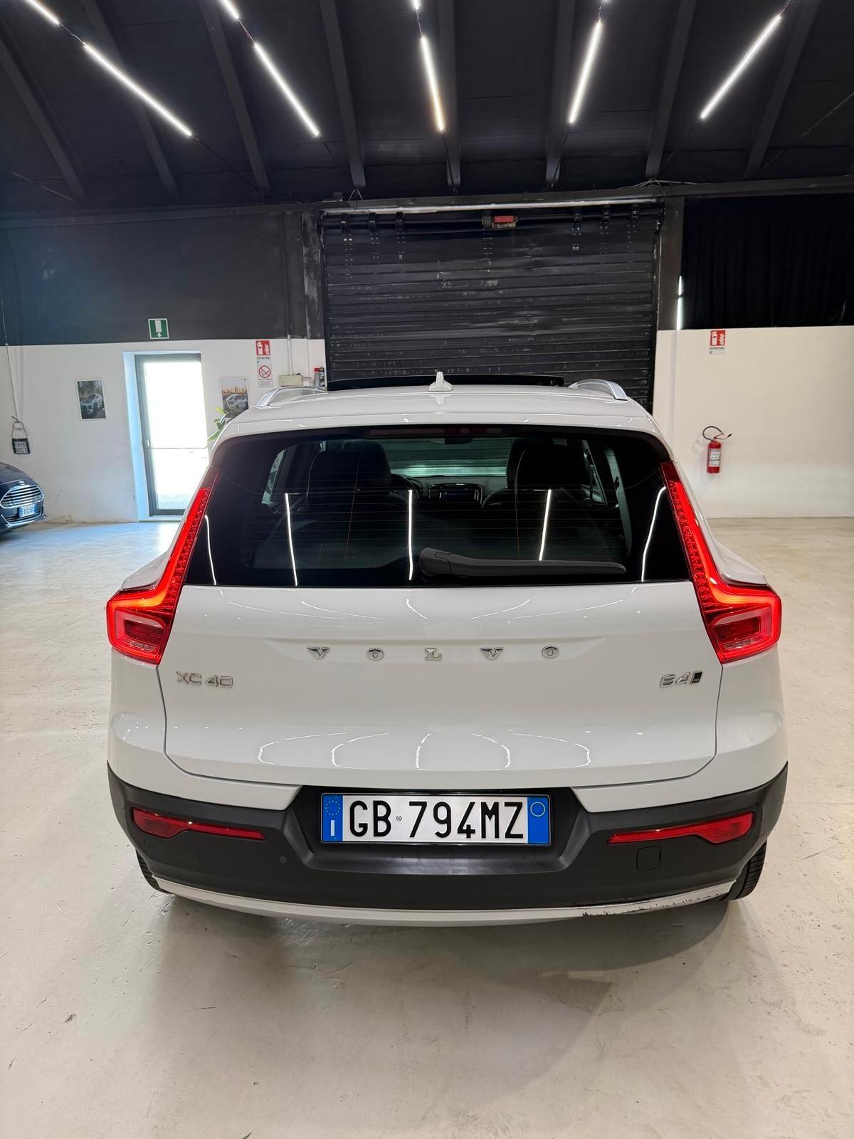 Volvo XC40 B4 AWD Geartronic R-design