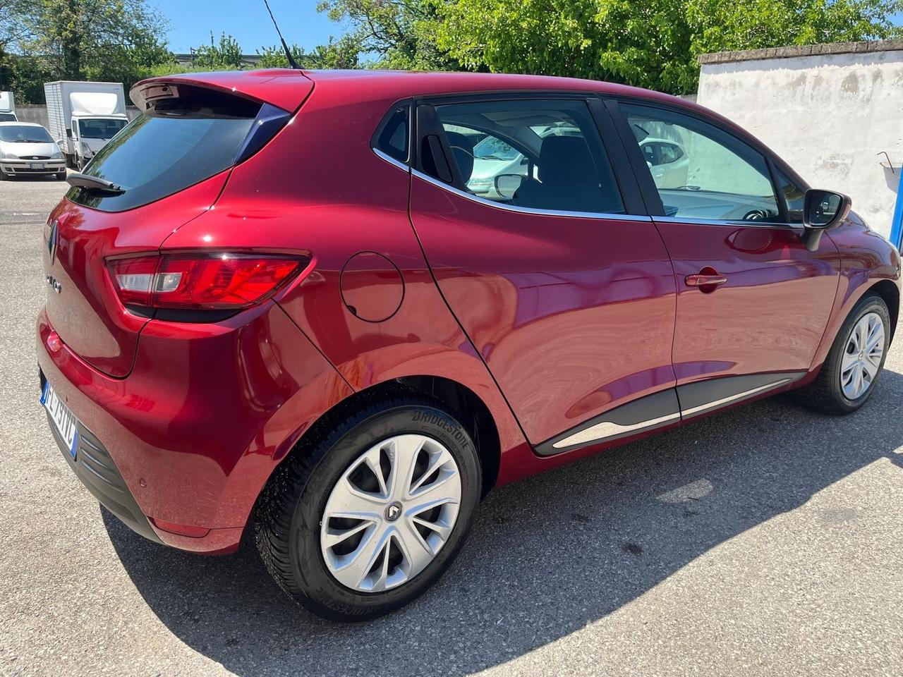 Renault clio 5P-900 tce-full-km 75000-2017