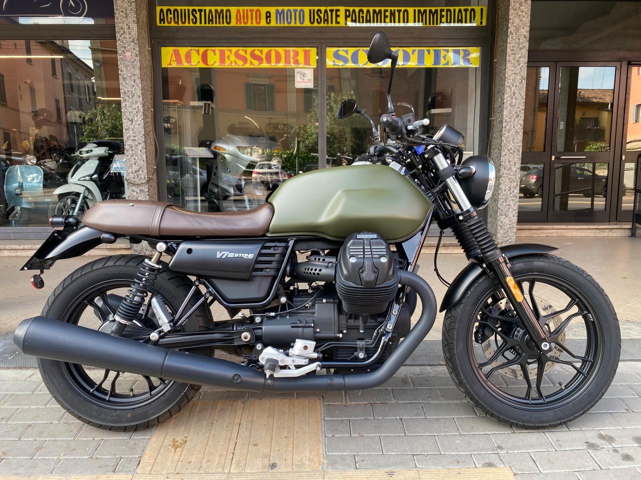 Moto Guzzi V7 III Stone cc 750 anno 2018 km 7000