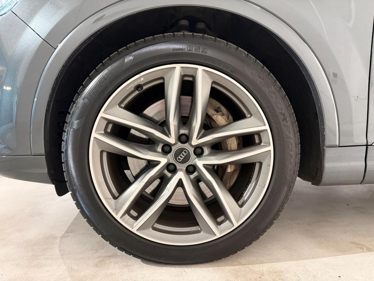 Audi Q7 e-tron 3.0 TDI quattro tiptronic Business Plus