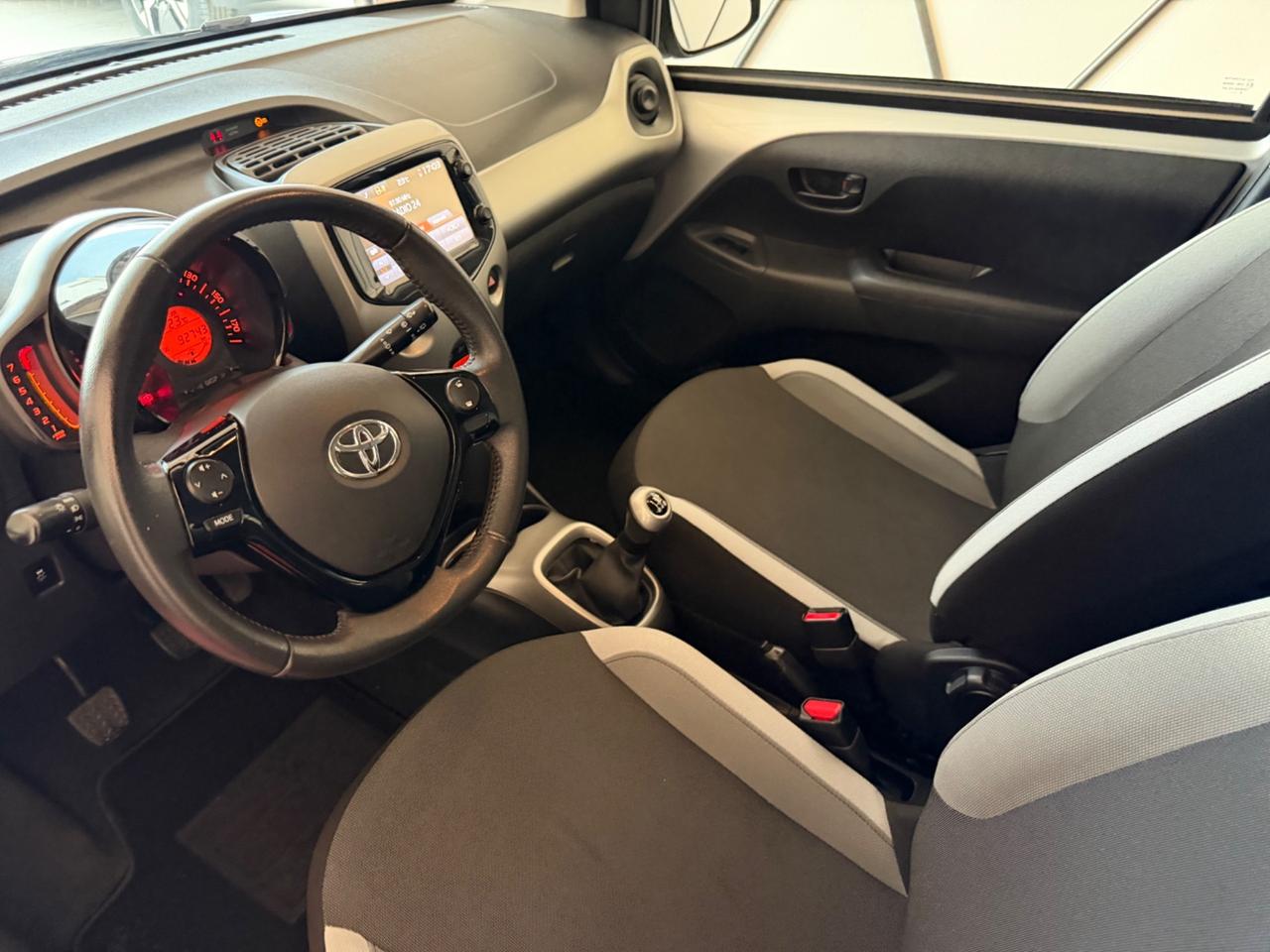 Toyota Aygo 1.0 VVT-i 69 CV 5 porte x-wave