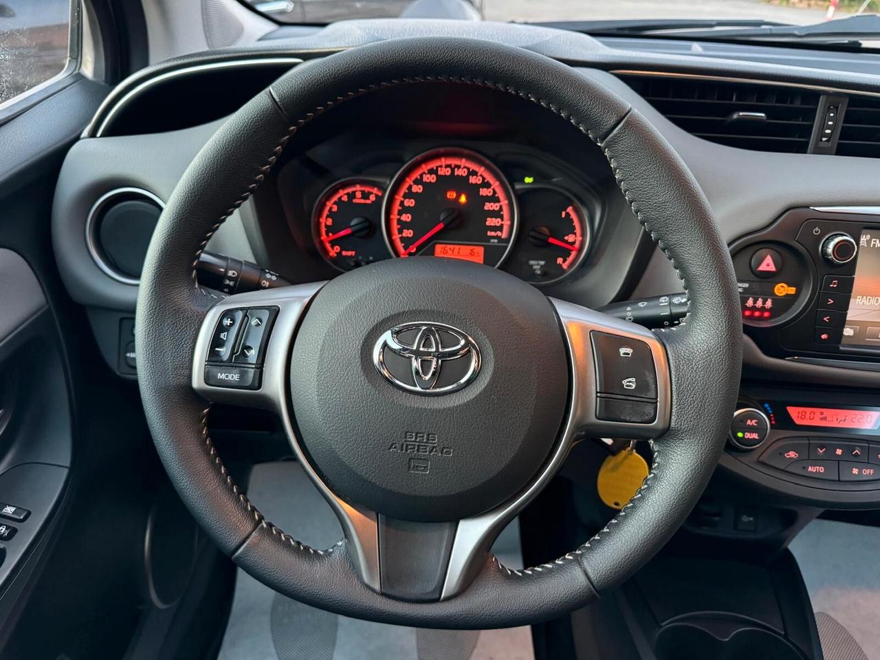 Toyota Yaris 1.4 D-4D 90CV 5P LOUNGE 2014