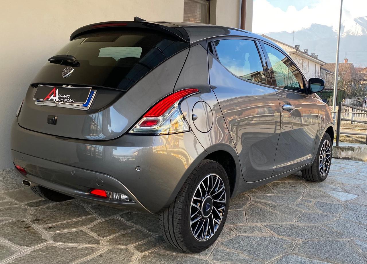 Lancia Ypsilon 1.0 firefly hybrid Platino s&s 70cv