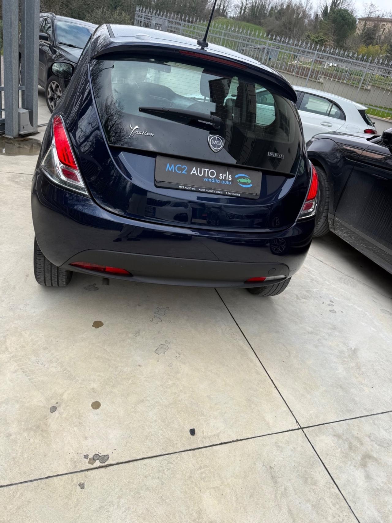 Lancia Ypsilon 1.0 FireFly 5 porte S&S Hybrid Ecochic Silver