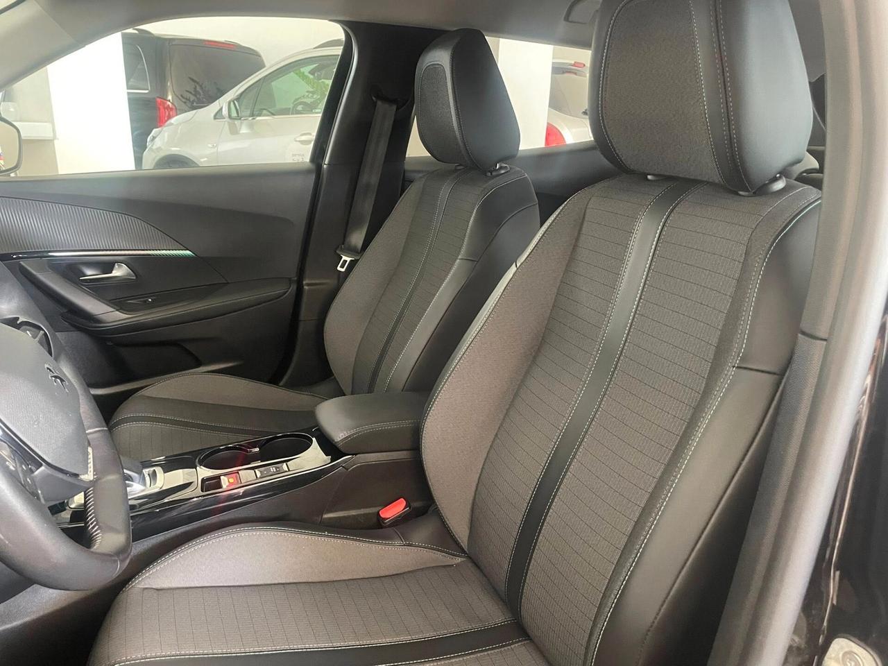 Peugeot 2008 motore elettrico 136 CV Allure