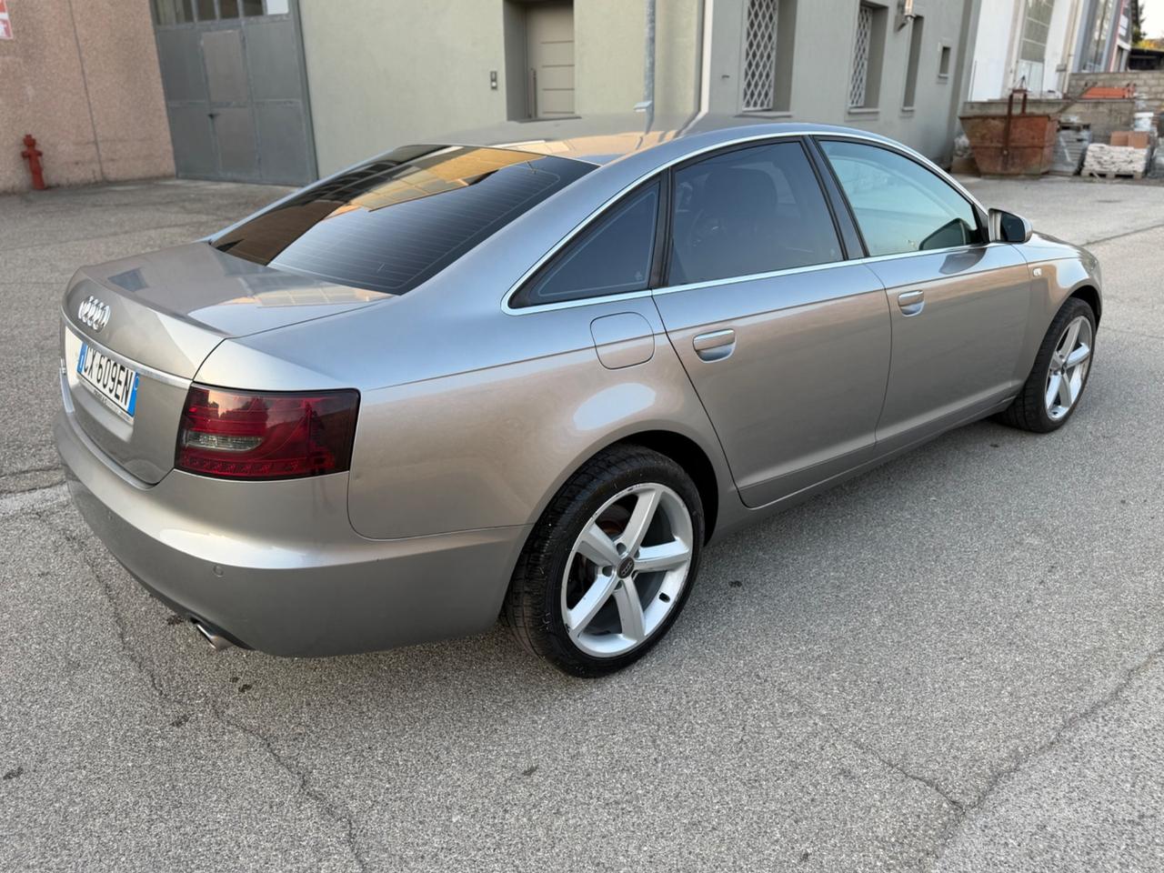 Audi A6 2.4 V6. G p L