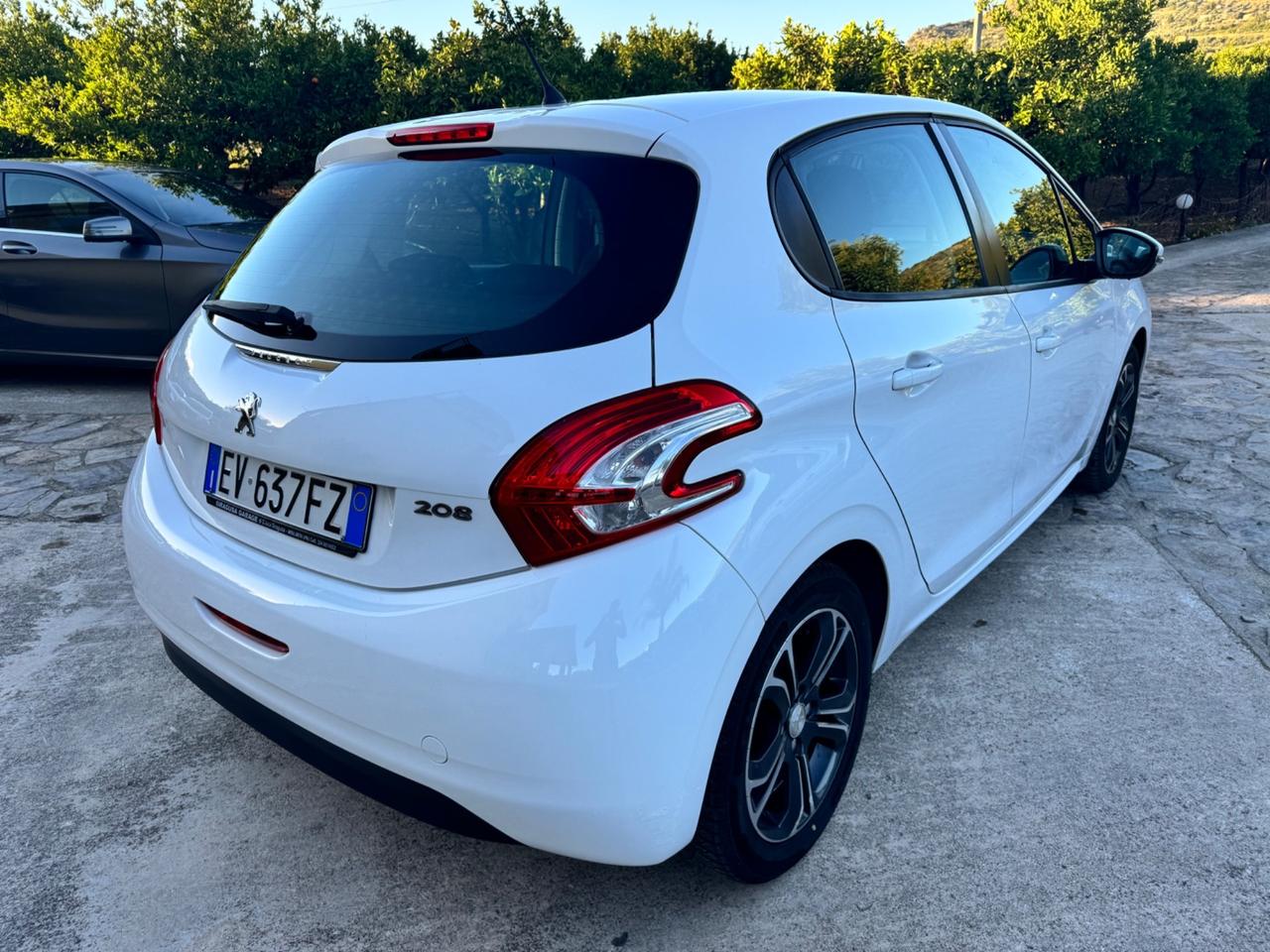 Peugeot 208 1.4 HDi 68 CV 5 porte Allure