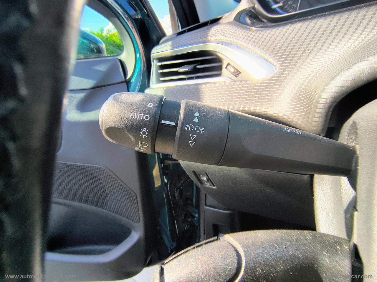 PEUGEOT 2008 BlueHDi 100 Allure
