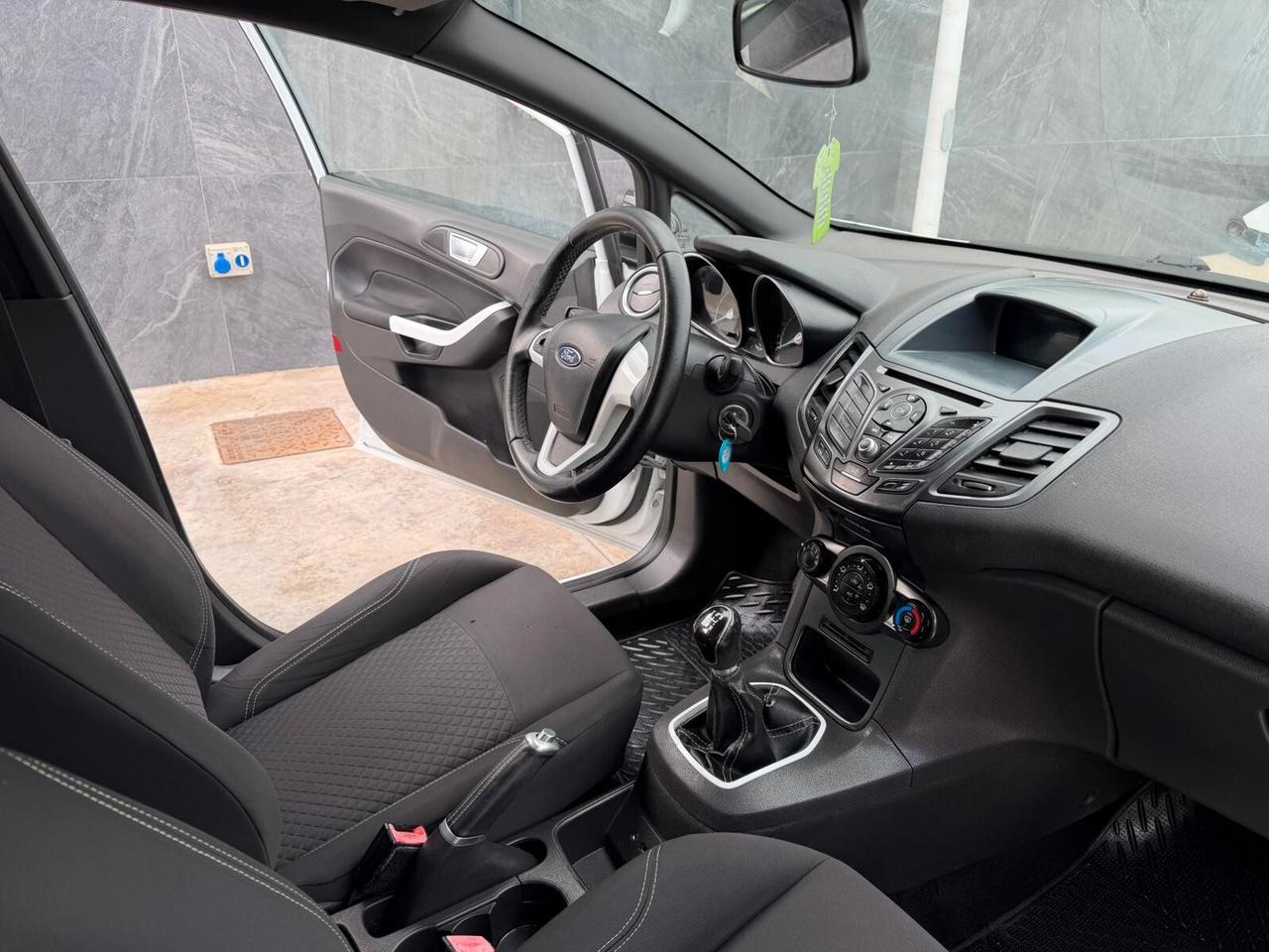 Ford Fiesta 1.5 TDCi 75CV 5 porte Black & White Edition