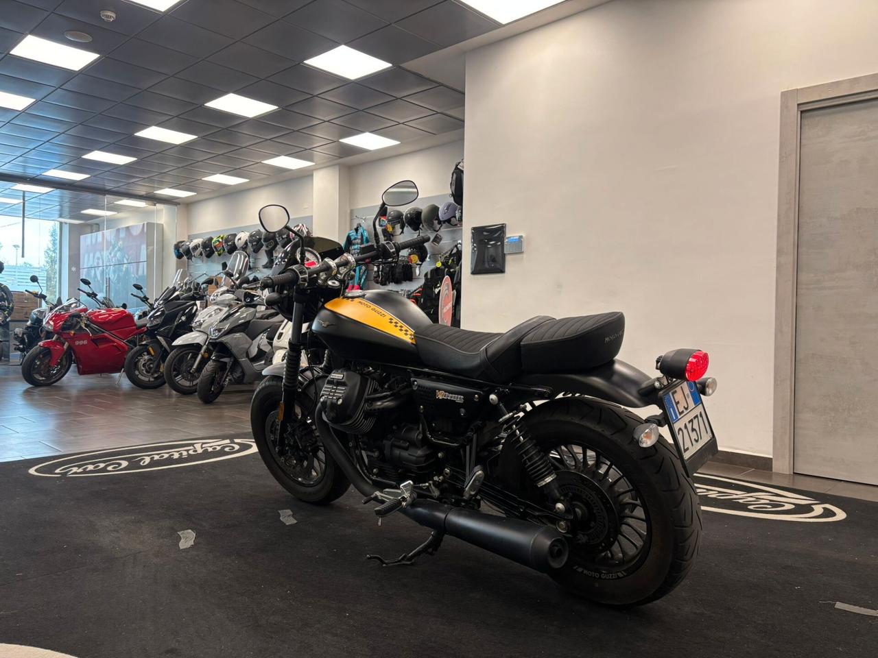 Moto Guzzi V9 BOBBER