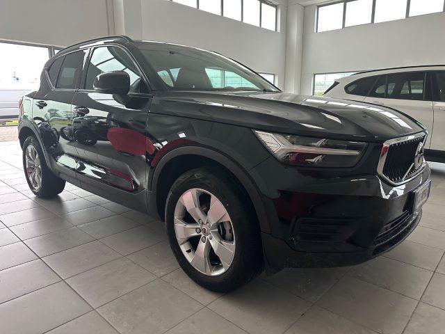 VOLVO XC40 T2 Momentum Core