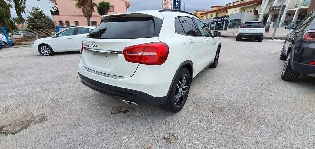 MERCEDES BENZ GLA 200CDI AUTOMATICA BLACK EDITION