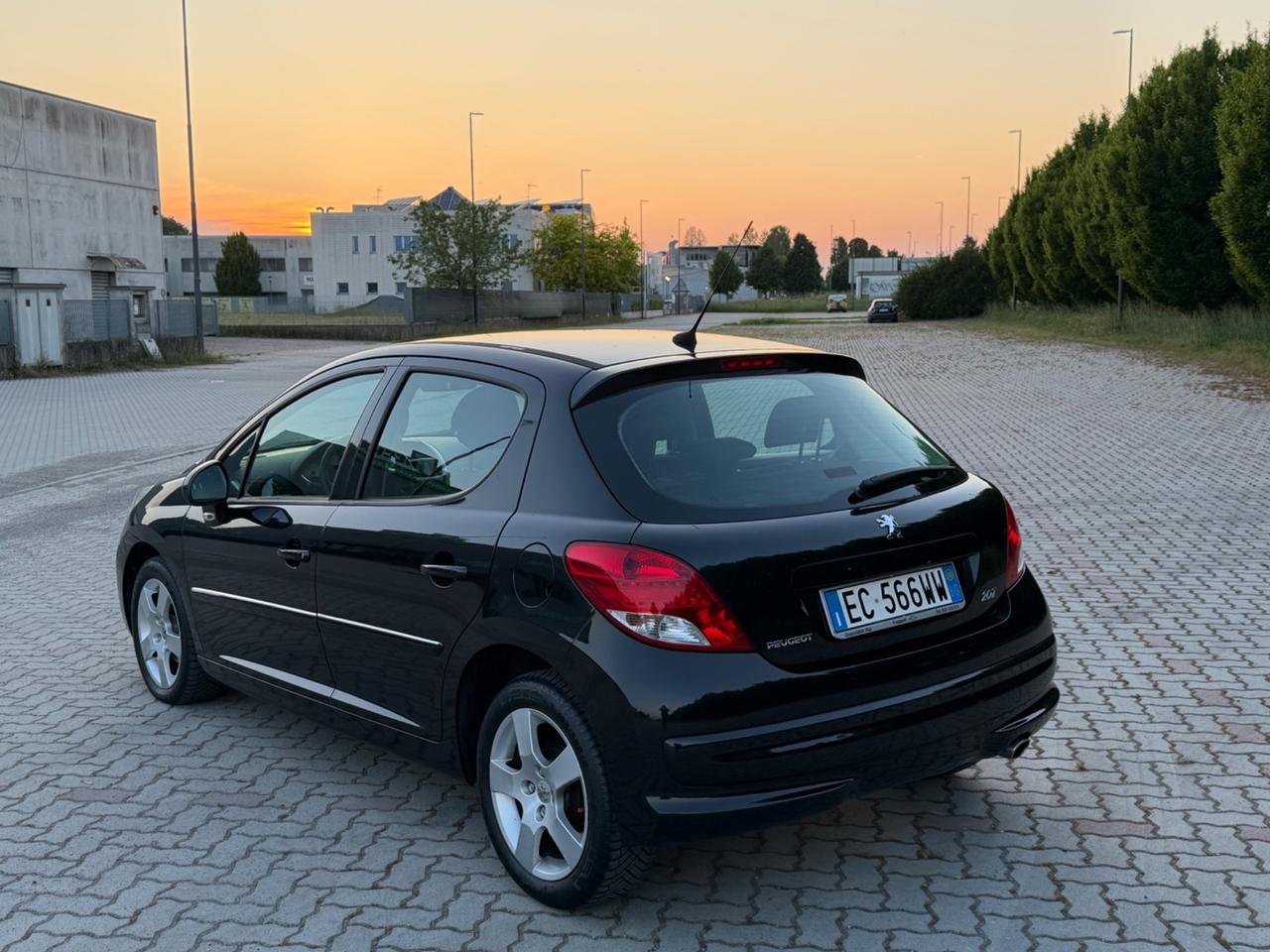Peugeot 207 1.6 HDi 90CV 5p. 99g