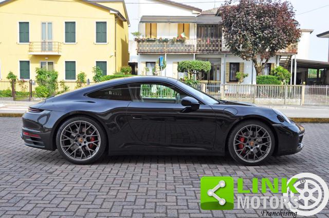 PORSCHE 911 Carrera 4S