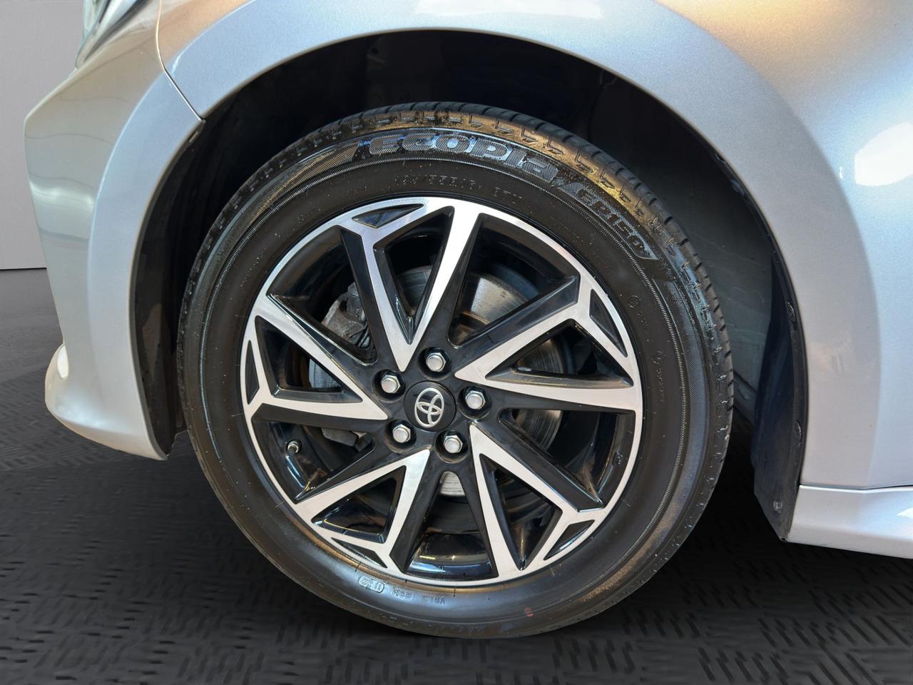 Toyota Yaris 1.5h Lounge