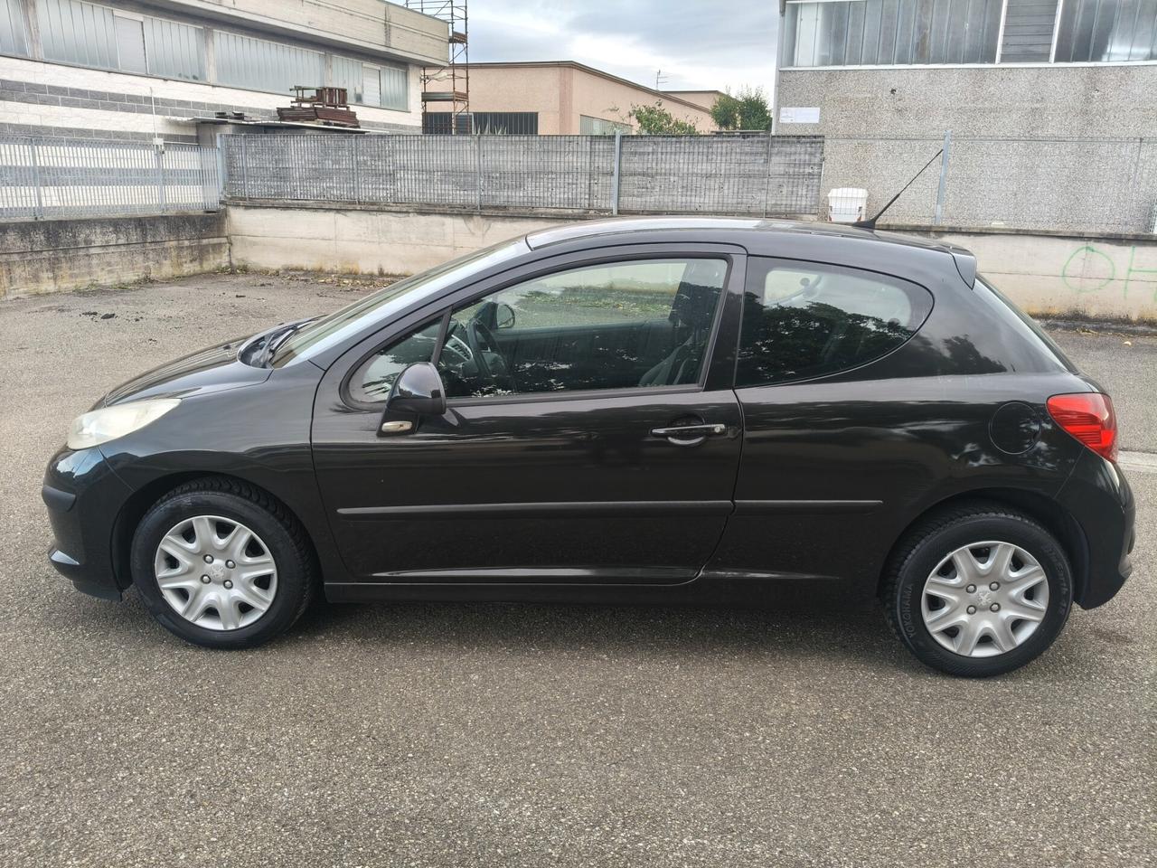 Peugeot 207 1.4 3 porte PER NEOPATENTATI