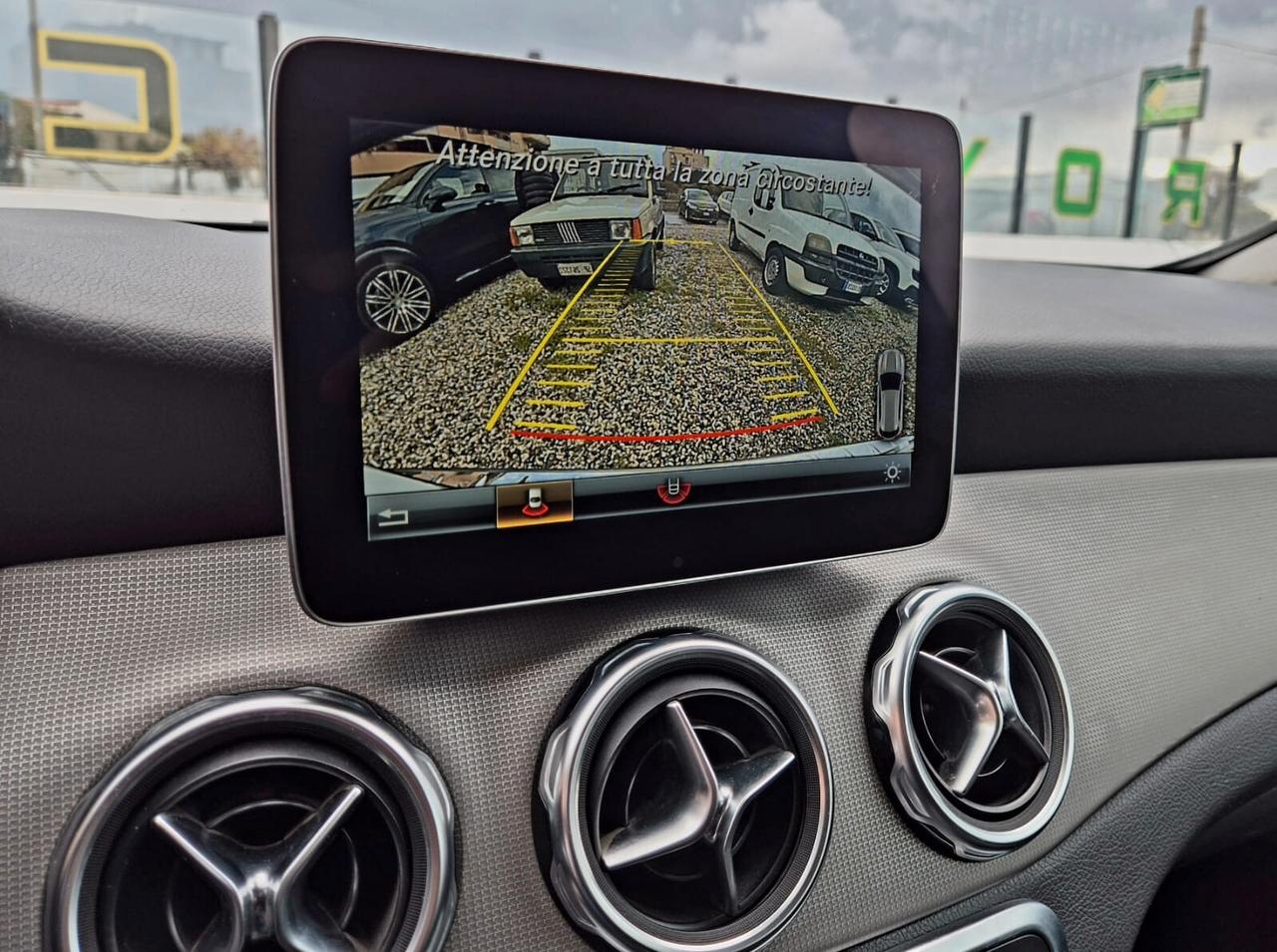 Mercedes-benz GLA 200d Premium Night Edition Automatic