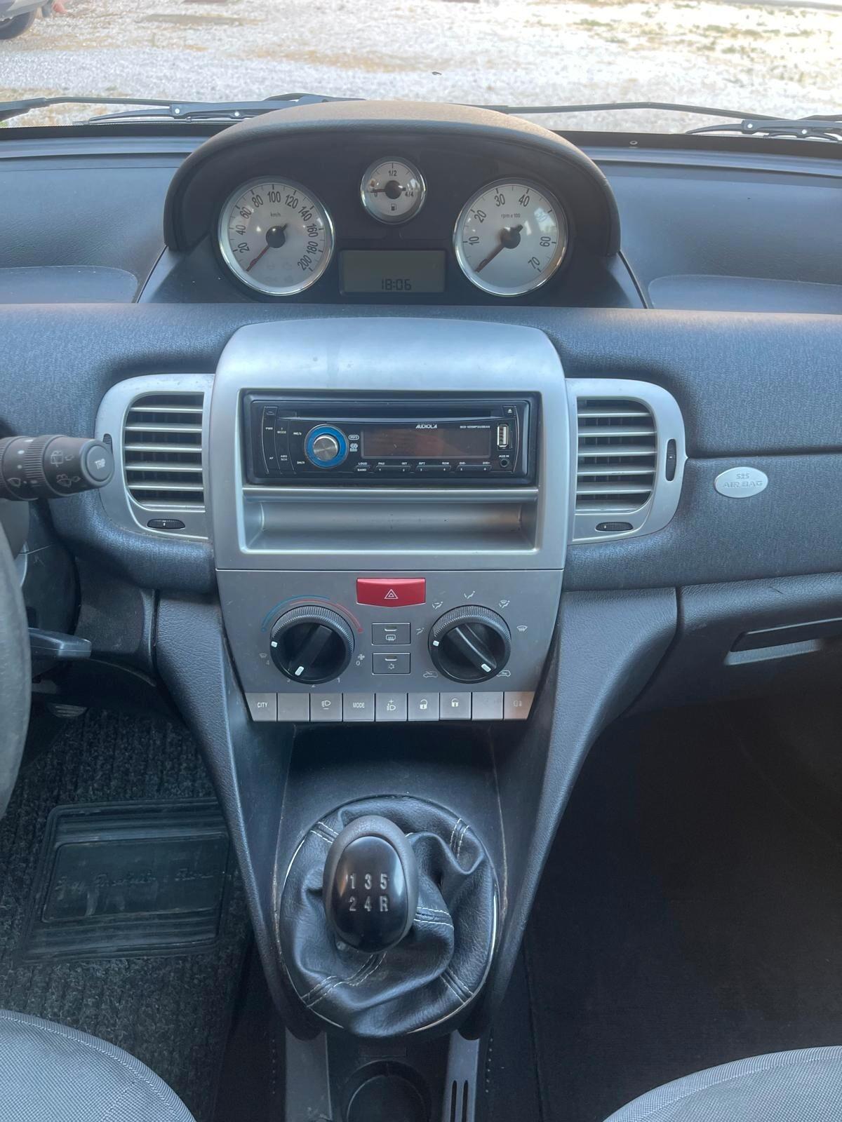 Lancia Ypsilon 1.4 Argento Ecochic GPL