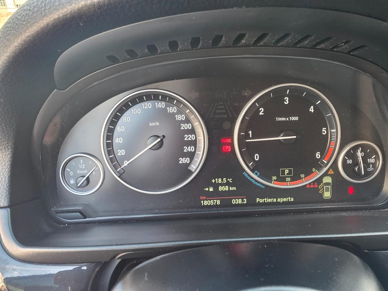 Bmw 520 M sport 2.0 disel 179000 km anno 2015 in perfetto stato tagliando appena eseguito bollo paga