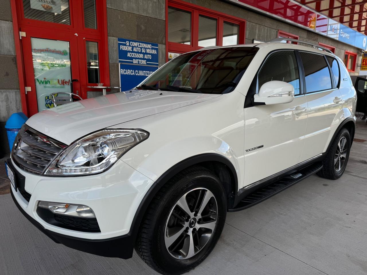 Ssangyong Rexton W 2.2 Diesel 4WD A/T Top Pelle Nera