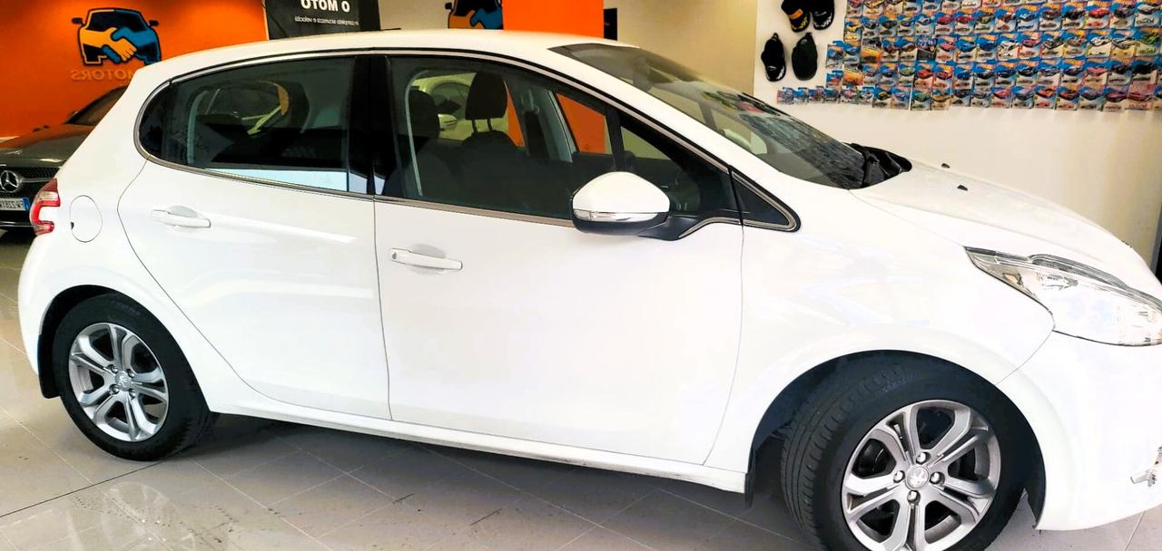 Peugeot 208 PureTech 82 5 porte Allure- PERFETTA IN OGNI DETTAGLIO