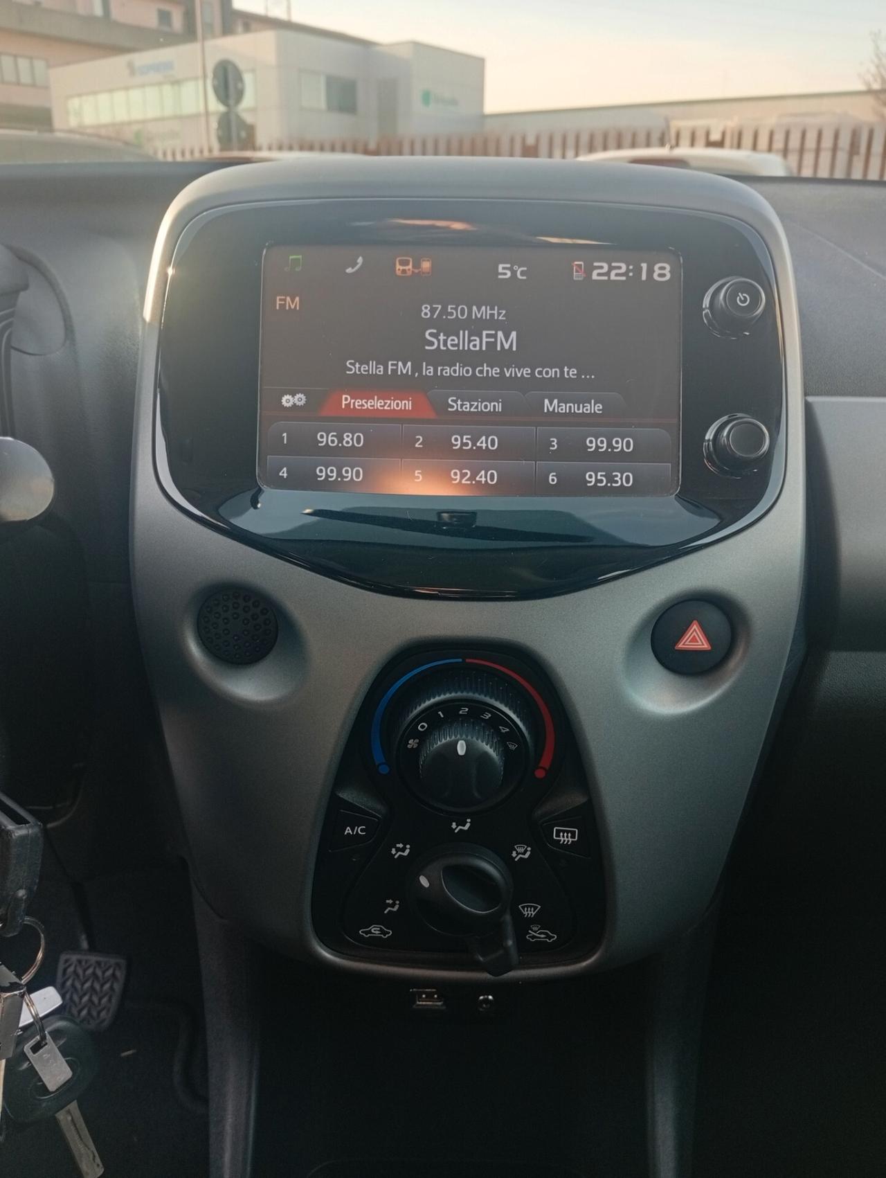 Toyota Aygo Connect 1.0 VVT-i 72 CV 5 porte x-clusiv NEOPATENTATI OK