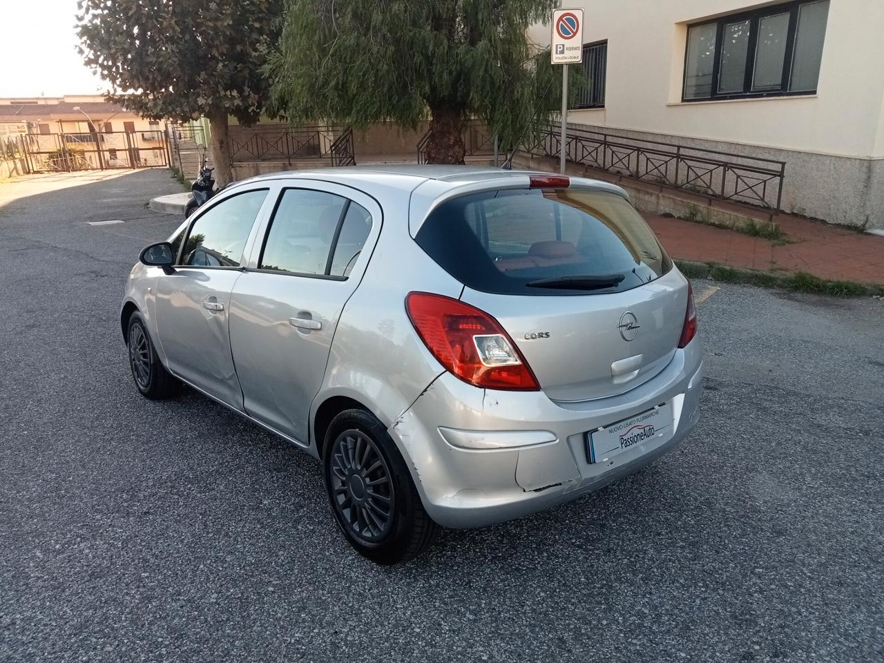 Opel Corsa 1.2 5 porte Club 2010