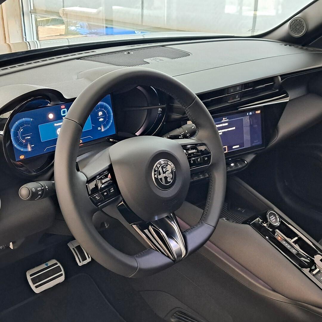 Alfa Romeo Junior 1.2 136 CV Hybrid eDCT6 Speciale tetto Apribile